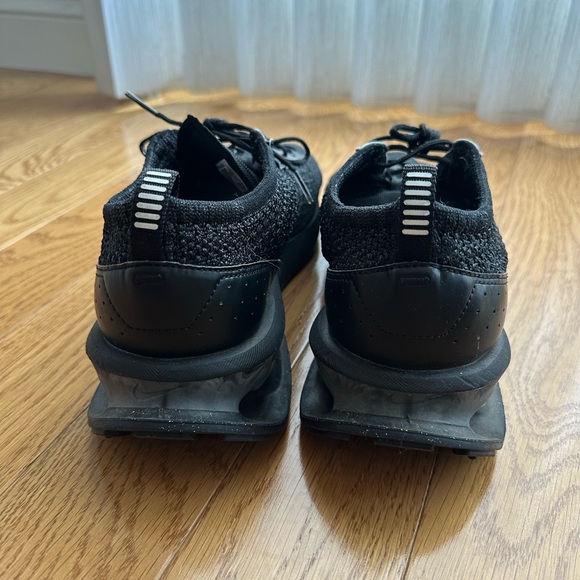 Men’s Nike Flyknit size 10 sneakers - Picture 3 of 5